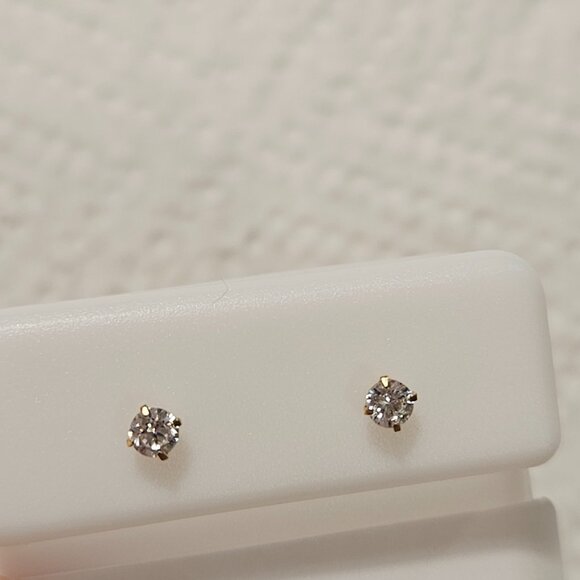 14k yellow gold stud earrings - Picture 3 of 3